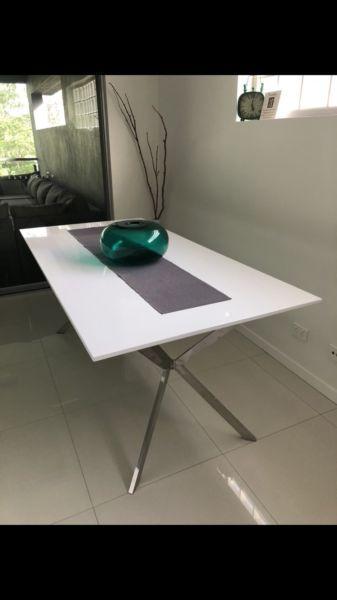 Near new, white, 2 pac dining table