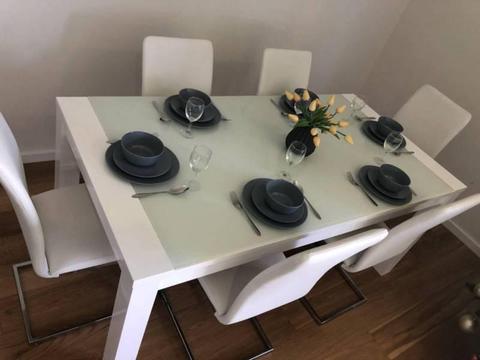 Dining Table in Brand new condition