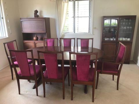 NEED IT GONE! Dining Suite extendable table 9 piece