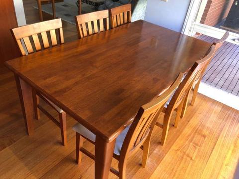 Kitchen table and chairs in hardwood