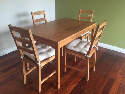 Solid Pine Dining Table - Near New / Excellent Condition