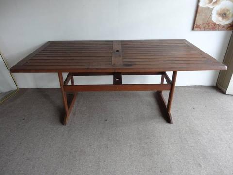 OUTDOOR DECK DINING TABLE 8 SEAT HARD TIMBER TEAK STAIN STRONG VG