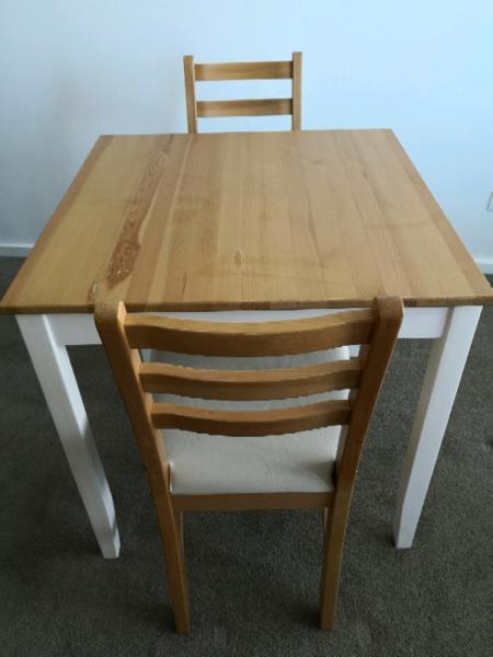 Dinning table for 2 woth chairs
