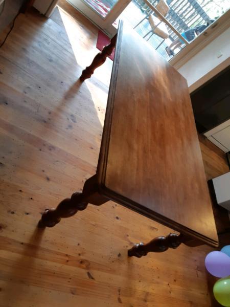 Sturdy timber table. Pick up Somerleigh Crescent, Greensborough