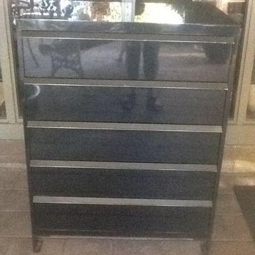 CHEST OF DRAWERS-BLACK GLOSSY LAMINATE-GEELONG AREA