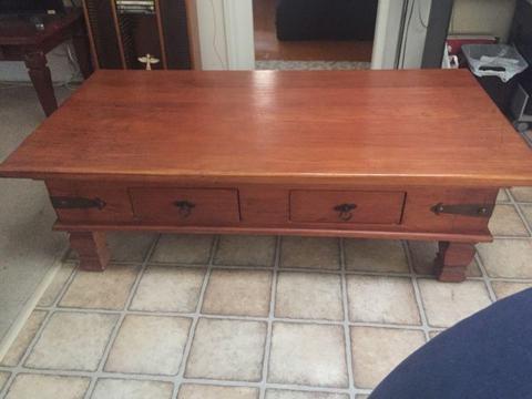 LARGE COFFEE TABLE / TV UNIT