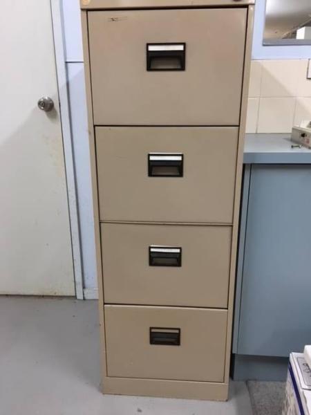 4 drawer filing caminet ( metal)