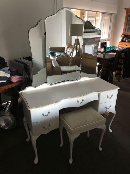 Queen Anne Dressing Table with winged mirror - matching Stool