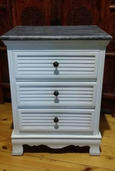 SHABBY CHIC 3 DRAWS BEDSIDE TABLE