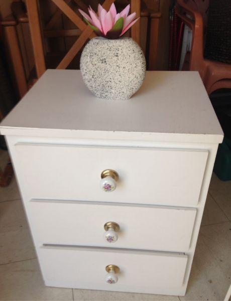 Bedside Girl's room three-drawer dresser, blossom white