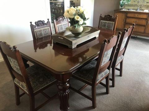 PRICE REDUCED! PRICE REDUCED! 7 piece Replica Antique Dining Setting