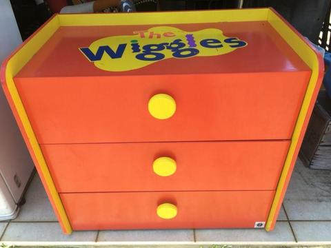 Wiggles chest of drawers