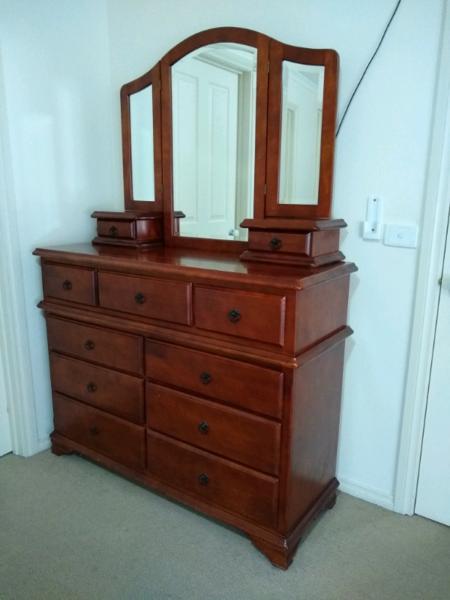 Dressing Table with Large Winged Mirror and 9 drawers