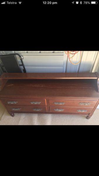 Wooden 4 drawer dresser/drawer