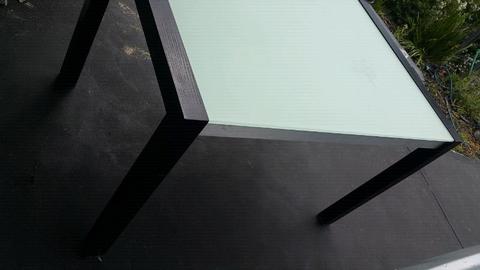 Glass top extendable table