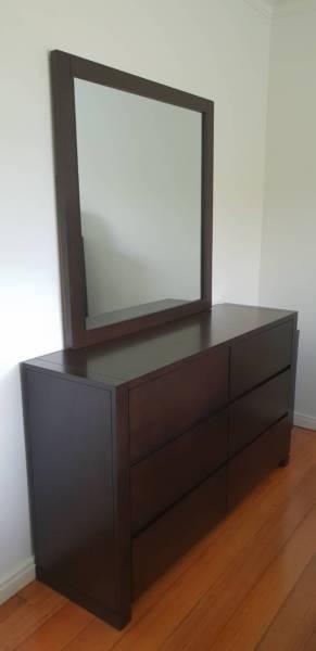 6 Drawer Dresser with Vanity Mirror *Like New*