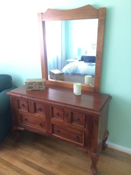 Bedroom dresser unit with mirror