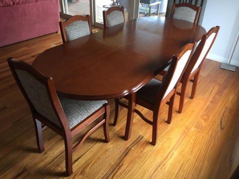 Extendable Dinning Table & 6 Chairs