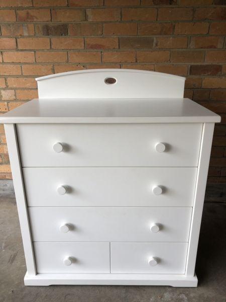 Boori Country Collection White 4 drawer chest