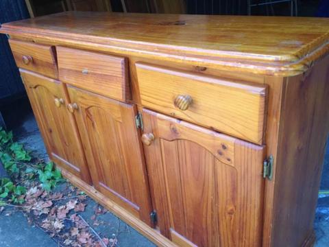 Dresser / Chest of Drawers (moderate condition)