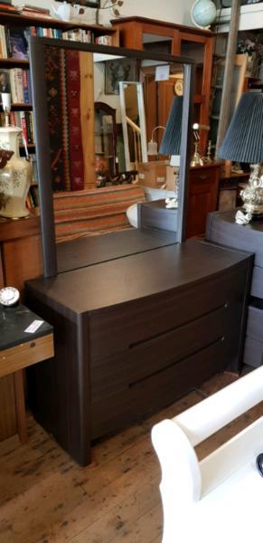 Modern Dressing Table with Large Mirror