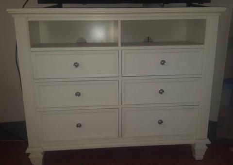 Matt white chester draws and side table 2 piece set