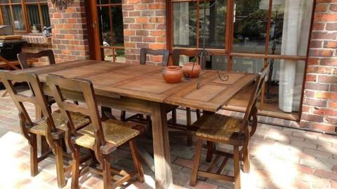 Wooden dining extensible table and 6 chairs