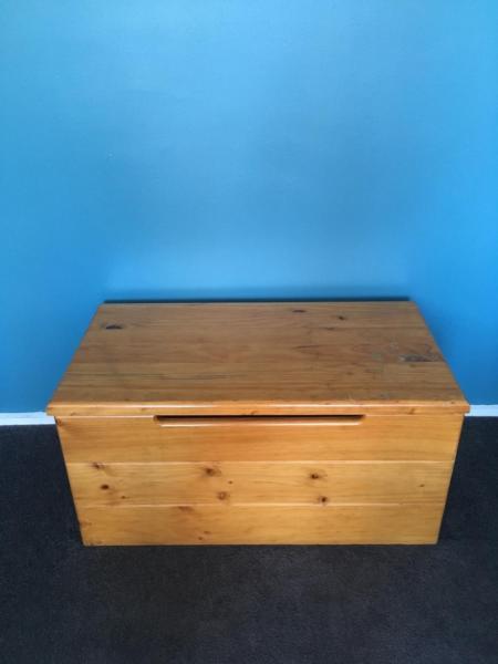 Wooden Storage Chest - Very good quality PICK UP ASAP