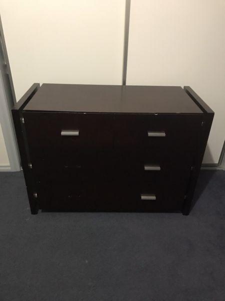 Solid and very heavy brown drawers $100 Pick up only