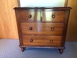 Cedar chest of drawers in excellent condition