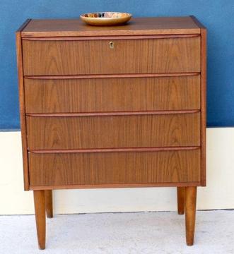 FREE DLY-RETRO VINTAGE MID CENTURY CHEST OF DRAWERS/ SIDE TABLE