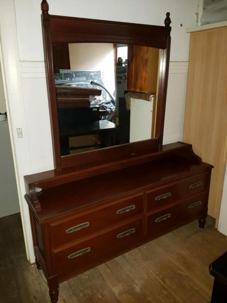 Classical Hardwood Dressing Table with Mirror