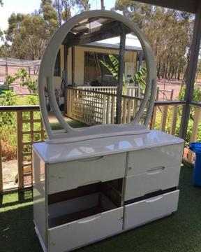 Free clothes drawers with mirror