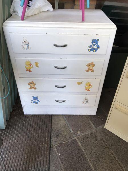 Chest of 4 drawers