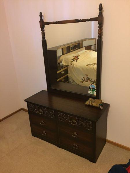 Bedroom dresser/wardrobe drawers with mirror
