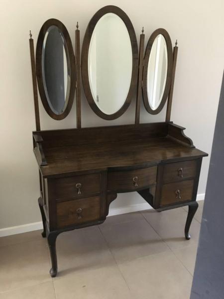 Dressing table including a matching side table