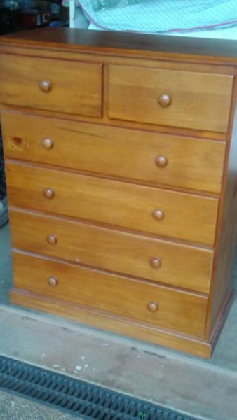 Chest of drawers Free delivery Solid wood