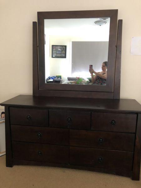 8 drawer dresser, with mirror