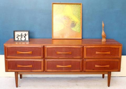 FREE DLY-RETRO VINTAGE MID CENTURY CHEST OF DRAWERS/TV UNIT