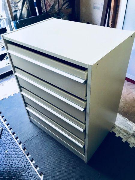 Wardrobe drawer unit