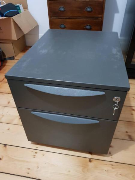 Drawers/filing cabinet