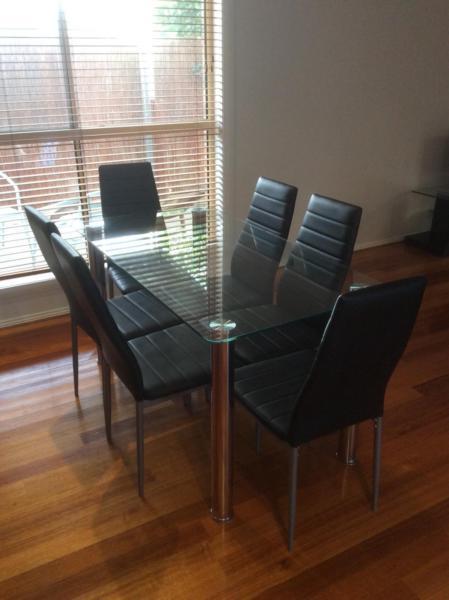 Dining table and chairs in great condition