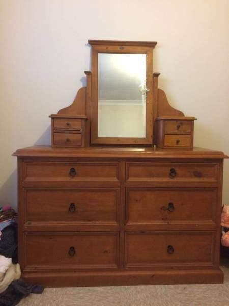 solid drawers and mirror unit
