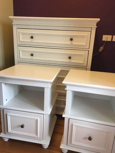 Bedside dressers and chest of drawers