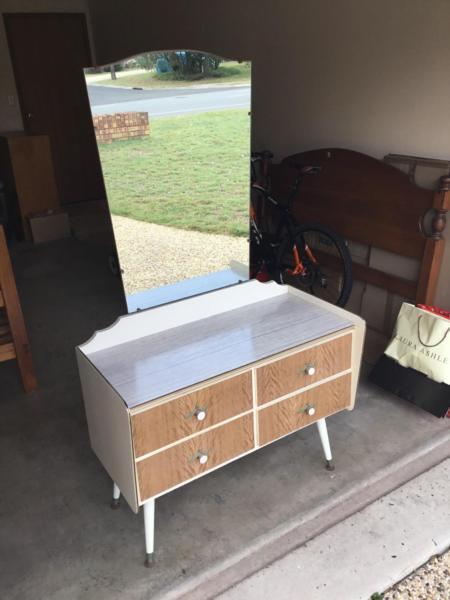 1960's dressing table with mirror