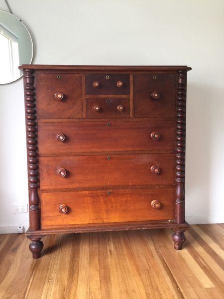 Chest of drawers wooden