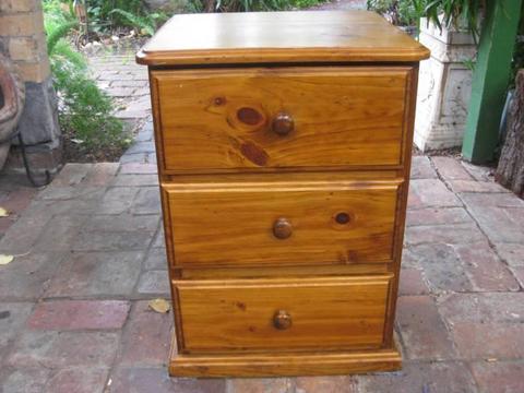 Chest Of Drawers - 3 Drawers (Rock Solid) Brown -Lovely Condition