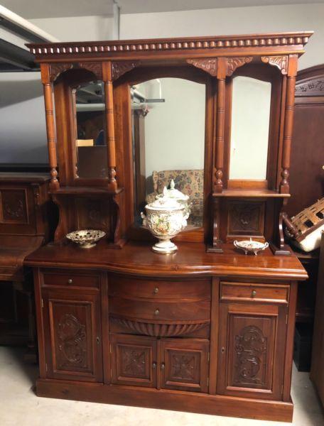 French Provincial Dresser with Hutch