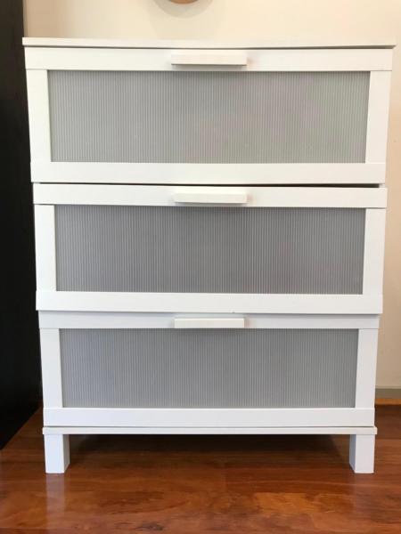Ikea white drawers - damaged