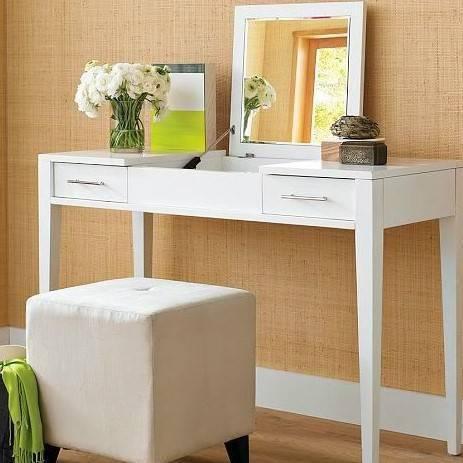 White Dressing Table / Make-up Table (Excellent Condition)
